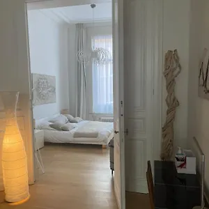 In Trendy Chatelain Center Area Little Garden Internet Wifi Appartement