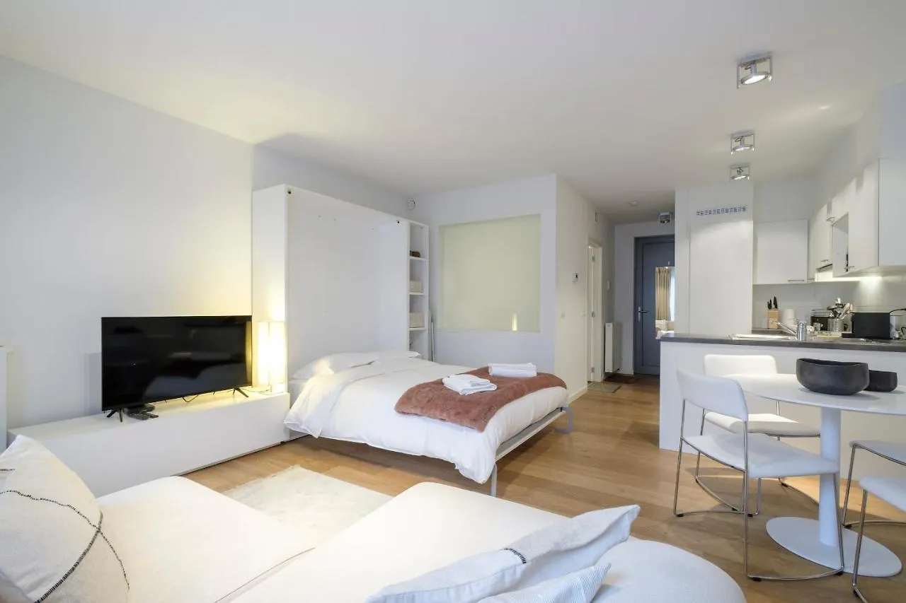 Charmant Studio Proche De La Toison D'Or Brussels
